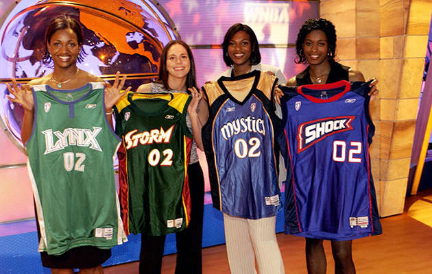 sue-bird-swin-cash-wnba.jpg